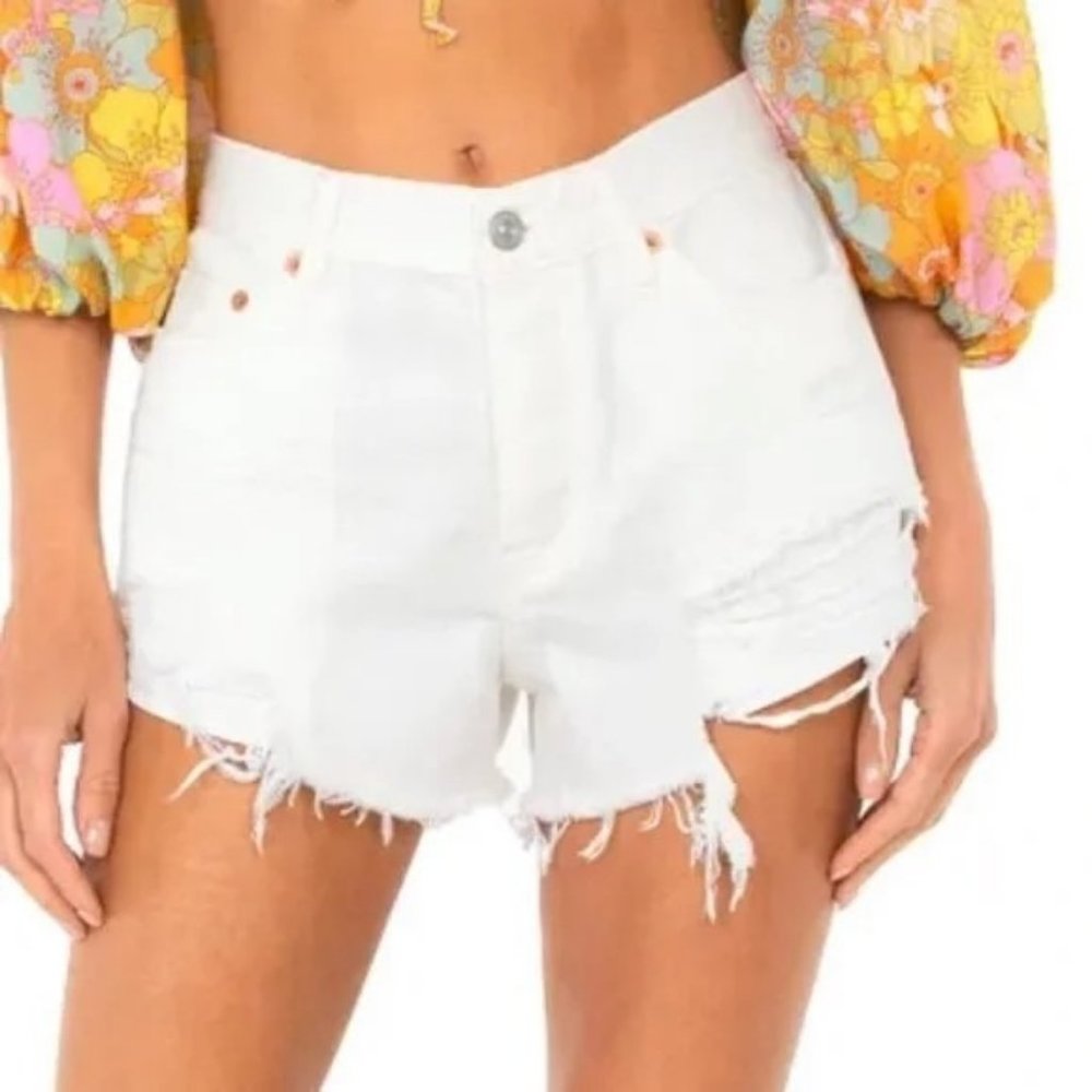 Free People NWT Good Vibrations Cutoffs Size 29 in White Distressed Retail $68